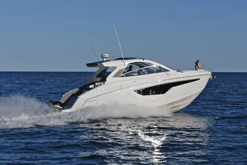 Slide: The Image of Cruisers 42 GLS Outboard 2027 - 4
