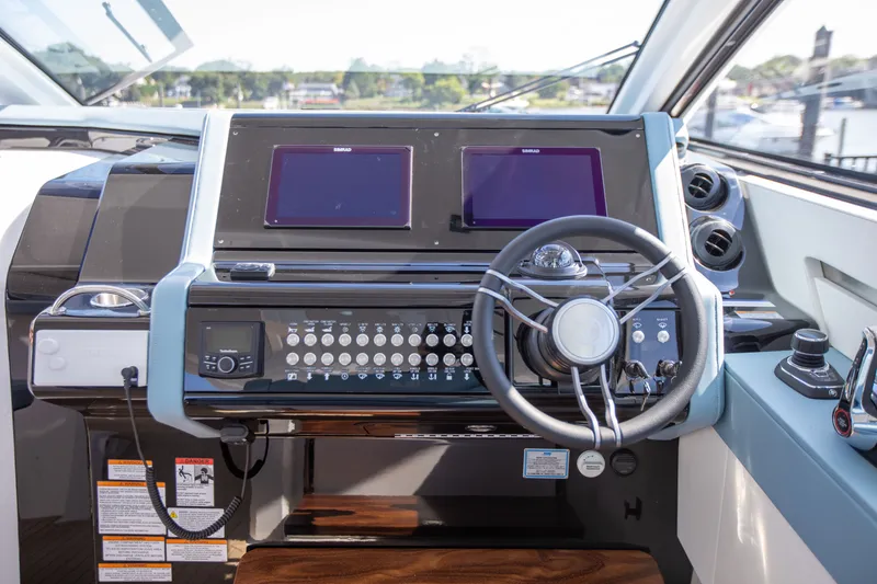 Slide: The Image of Cruisers 42 GLS Outboard 2027 - 32