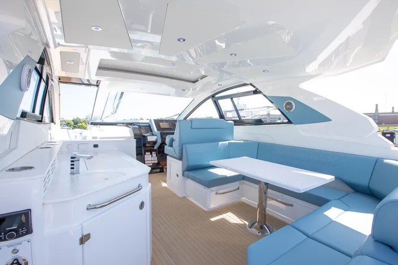 Slide: The Image of Cruisers 42 GLS Outboard 2027 - 15