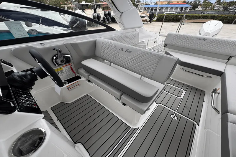 Slide: The Image of Sea Ray SDX 250 Outboard 2026 - 10