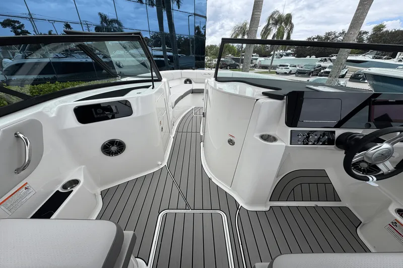 Slide: The Image of Sea Ray SDX 250 Outboard 2026 - 14