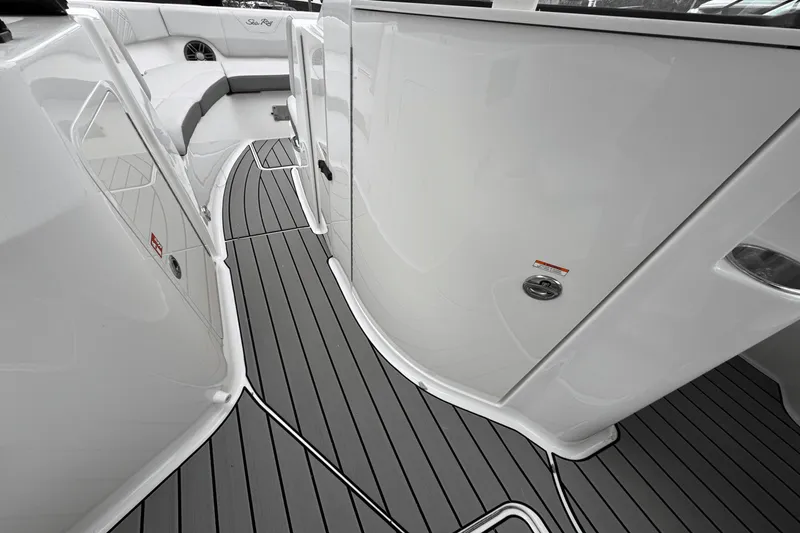 Slide: The Image of Sea Ray SDX 250 Outboard 2026 - 16