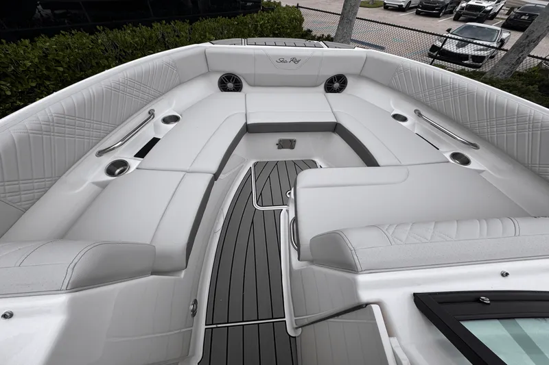 Slide: The Image of Sea Ray SDX 250 Outboard 2026 - 19