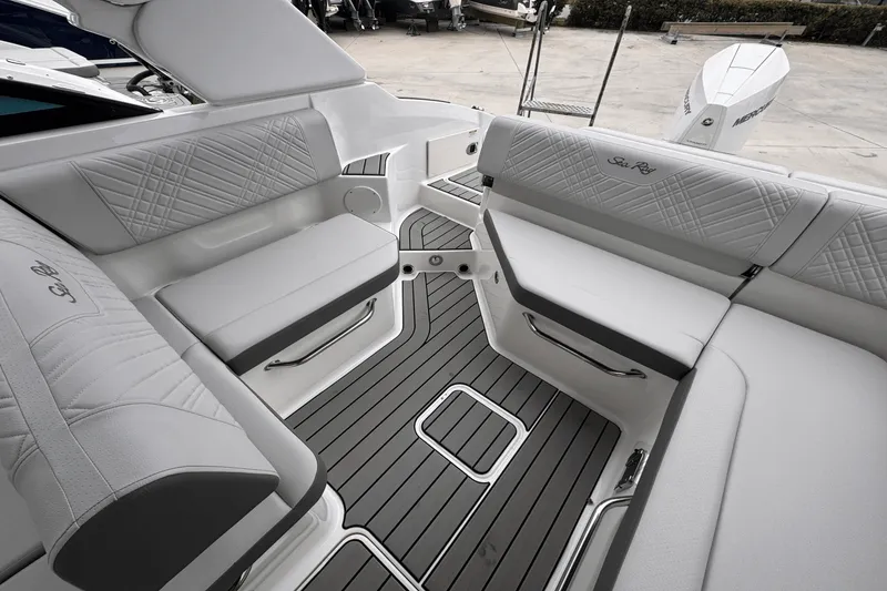 Slide: The Image of Sea Ray SDX 250 Outboard 2026 - 7