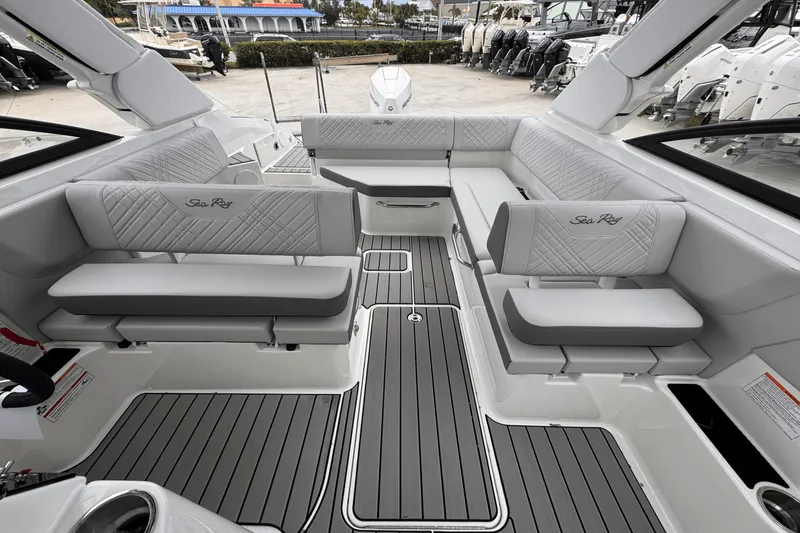 Slide: The Image of Sea Ray SDX 250 Outboard 2026 - 8