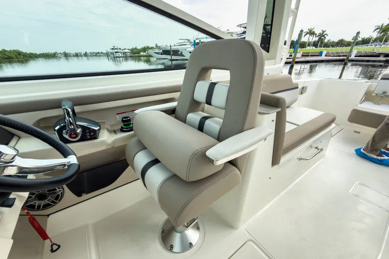 Slide: The Image of Boston Whaler 330 Vantage 2027 - 17