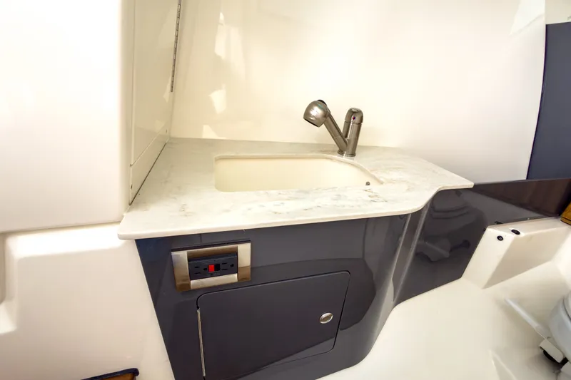 Slide: The Image of Boston Whaler 330 Vantage 2027 - 20