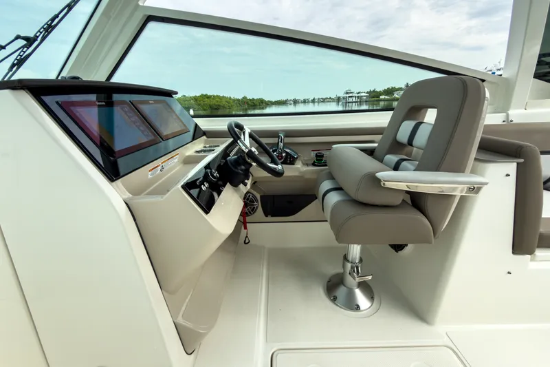Slide: The Image of Boston Whaler 330 Vantage 2027 - 13