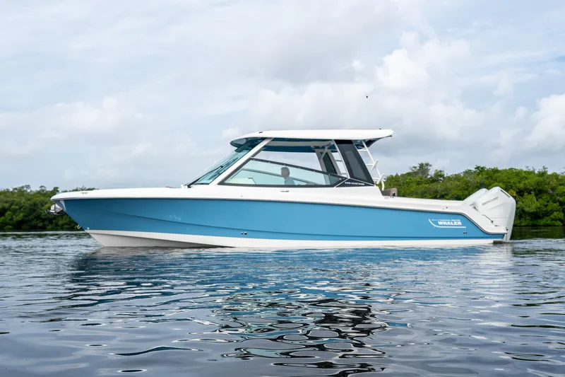 Slide: The Image of Boston Whaler 330 Vantage 2027 - 33