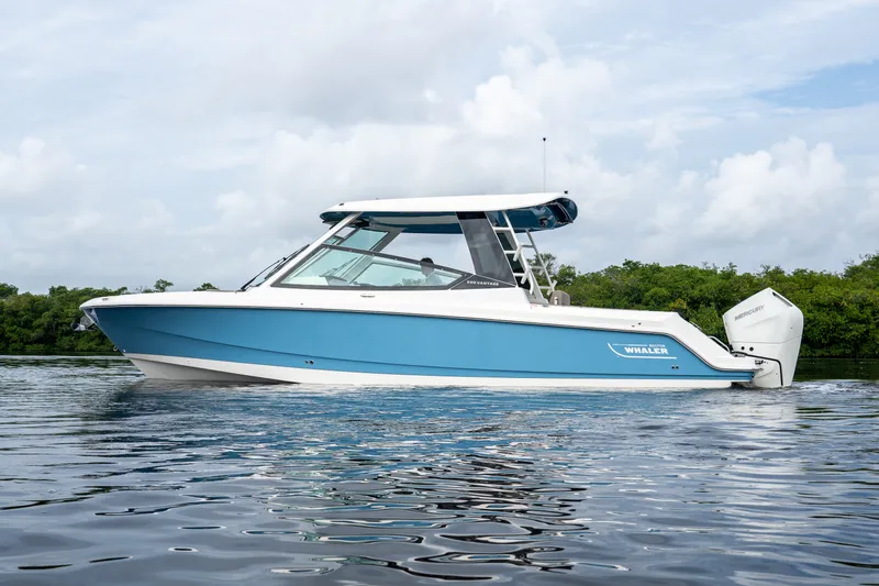 Slide: The Image of Boston Whaler 330 Vantage 2027 - 31