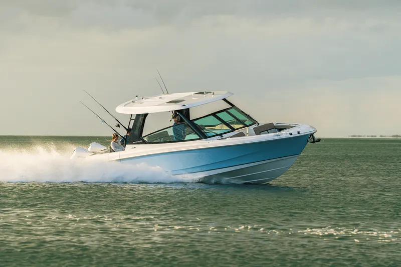 Slide: The Image of Boston Whaler 330 Vantage 2027 - 0