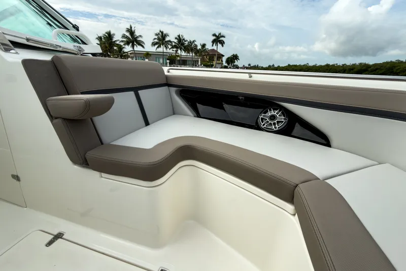 Slide: The Image of Boston Whaler 330 Vantage 2027 - 23