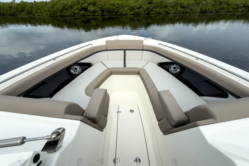 Slide: The Image of Boston Whaler 330 Vantage 2027 - 22