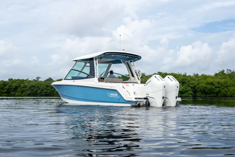 Slide: The Image of Boston Whaler 330 Vantage 2027 - 28