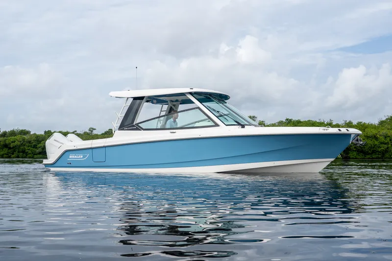 The Image of Boston Whaler 330 Vantage 2027 - 0