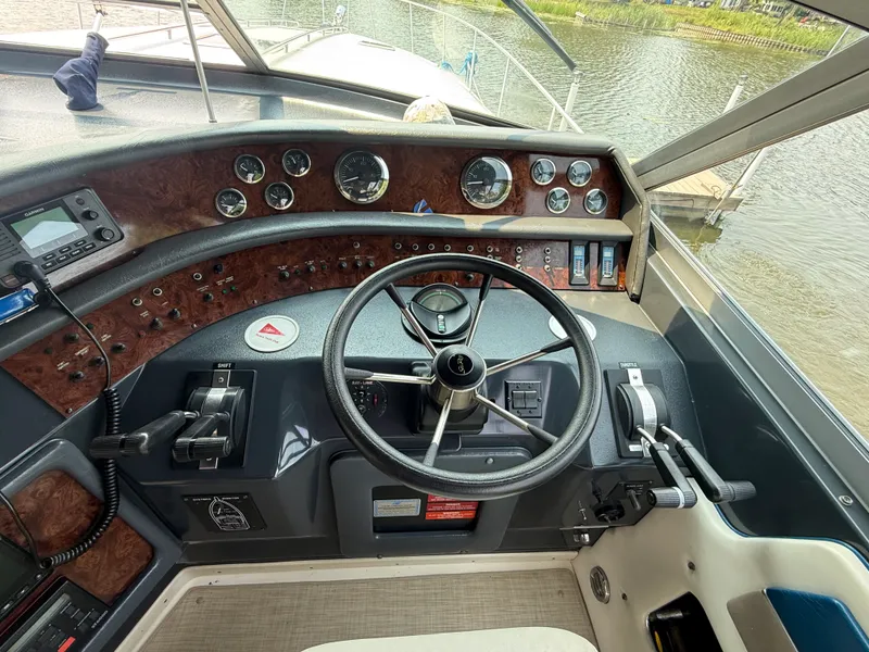 Slide: The Image of Sea Ray 44 SUNDANCER 1993 - 15