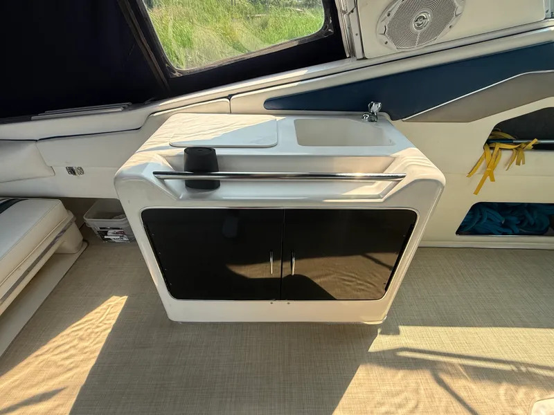 Slide: The Image of Sea Ray 44 SUNDANCER 1993 - 25