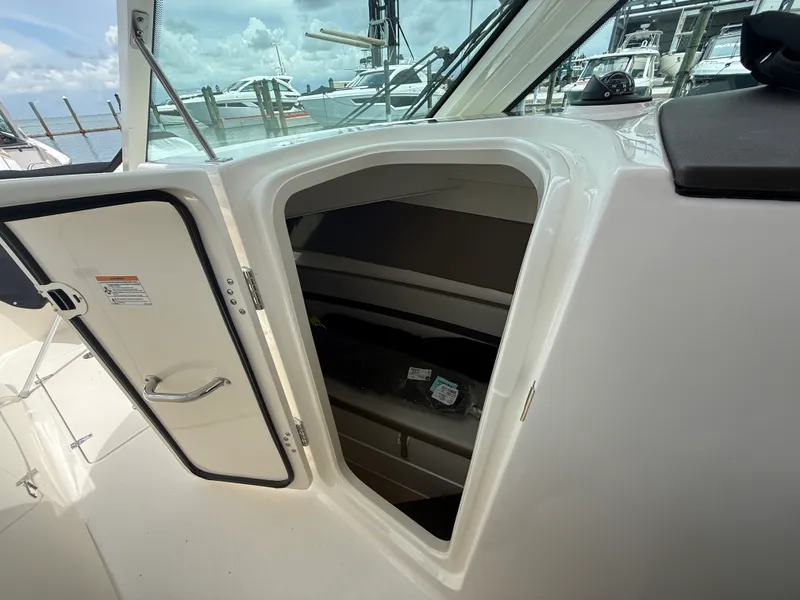 Slide: The Image of Boston Whaler 330 Vantage 2027 - 22