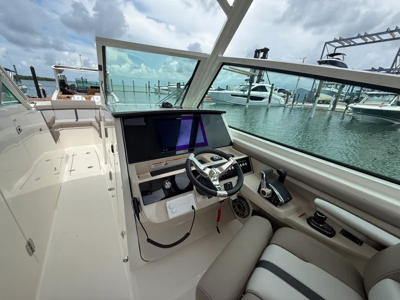 Slide: The Image of Boston Whaler 330 Vantage 2027 - 13