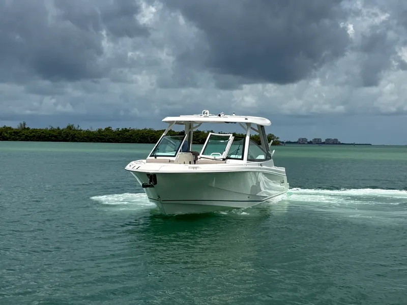 Slide: The Image of Boston Whaler 330 Vantage 2027 - 1