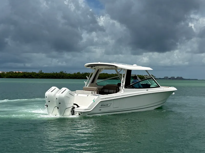 Slide: The Image of Boston Whaler 330 Vantage 2027 - 5