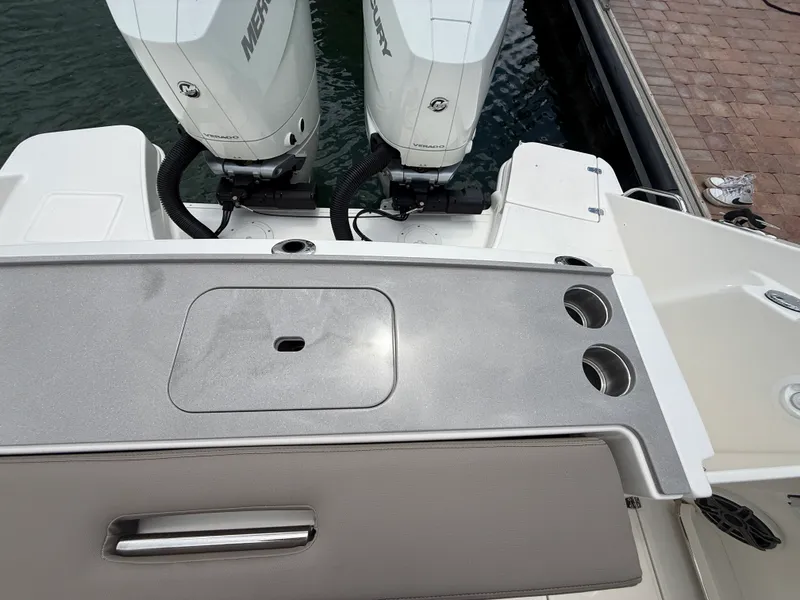 Slide: The Image of Boston Whaler 330 Vantage 2027 - 32