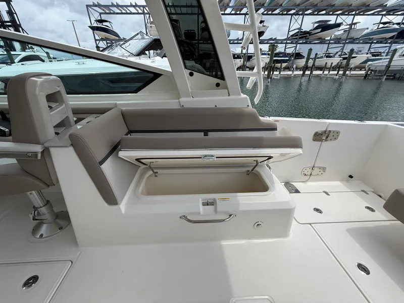 Slide: The Image of Boston Whaler 330 Vantage 2027 - 29