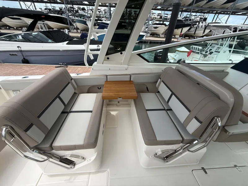 Slide: The Image of Boston Whaler 330 Vantage 2027 - 27