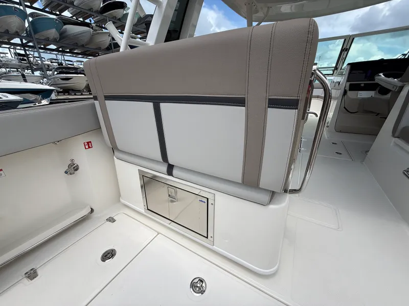 Slide: The Image of Boston Whaler 330 Vantage 2027 - 28