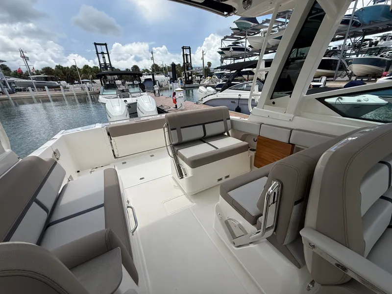 Slide: The Image of Boston Whaler 330 Vantage 2027 - 23