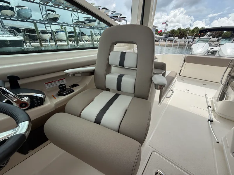 Slide: The Image of Boston Whaler 330 Vantage 2027 - 11
