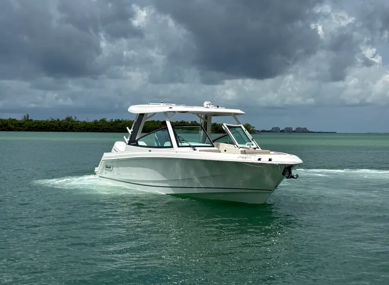 Slide: The Image of Boston Whaler 330 Vantage 2027 - 2