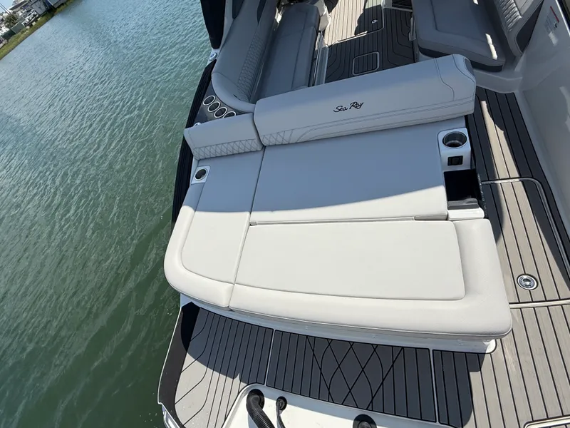 Slide: The Image of Sea Ray SLX 280 Outboard 2027 - 11