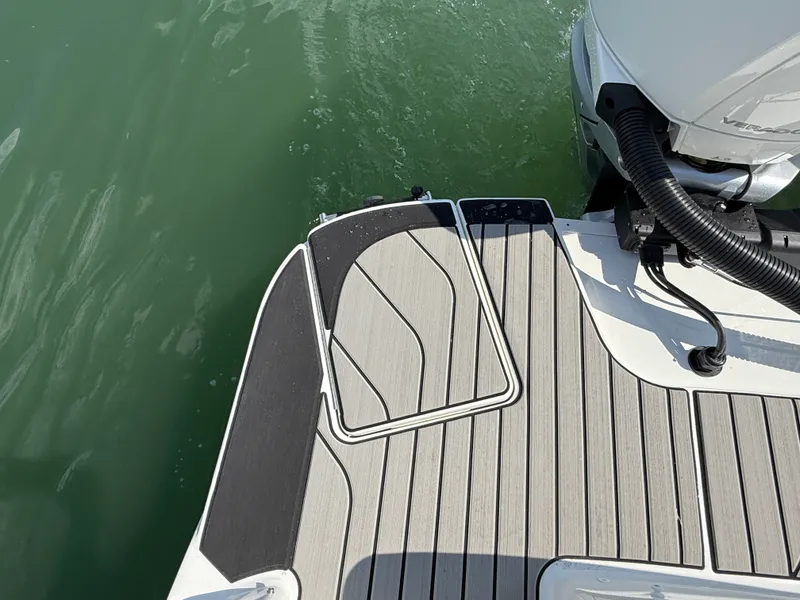 Slide: The Image of Sea Ray SLX 280 Outboard 2027 - 9