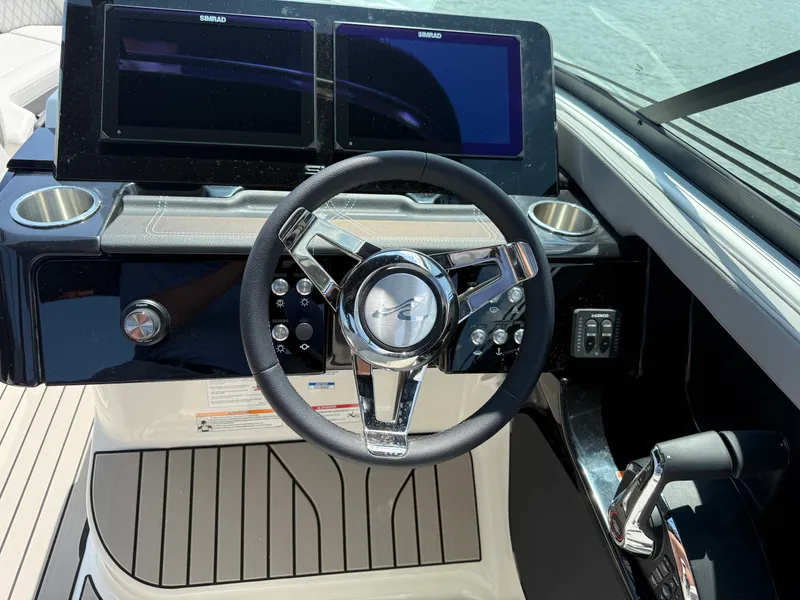 Slide: The Image of Sea Ray SLX 280 Outboard 2027 - 15