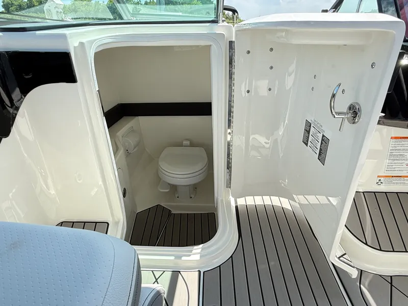 Slide: The Image of Sea Ray SLX 280 Outboard 2027 - 12
