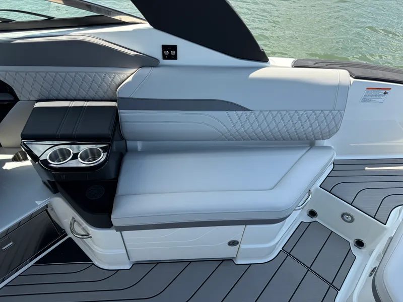 Slide: The Image of Sea Ray SLX 280 Outboard 2027 - 28