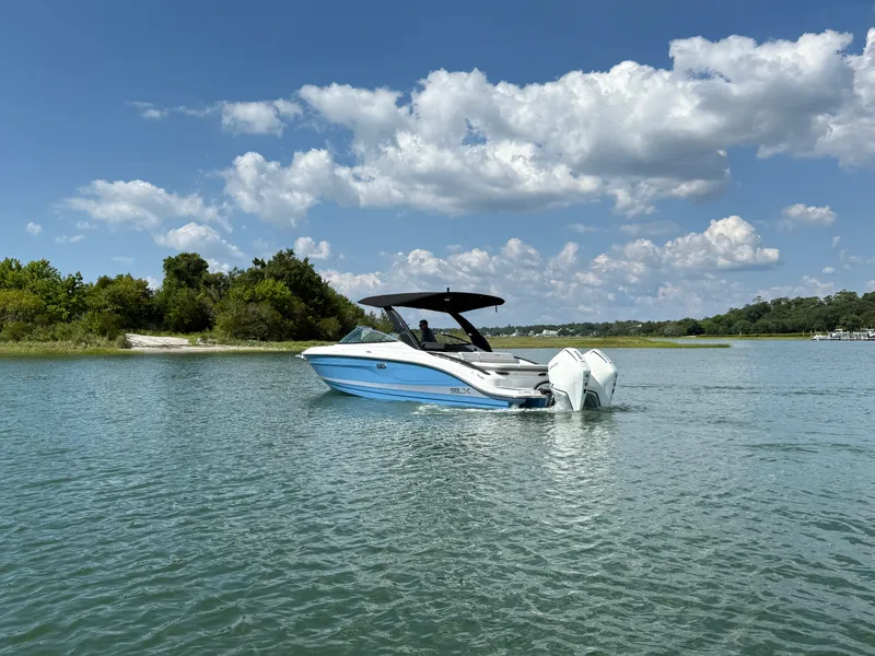 Slide: The Image of Sea Ray SLX 280 Outboard 2027 - 3