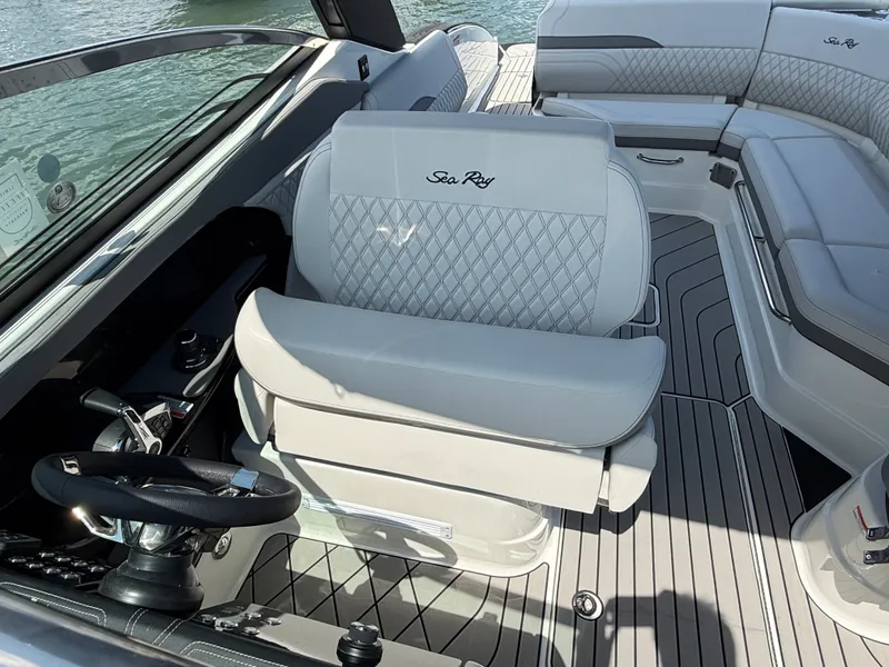 Slide: The Image of Sea Ray SLX 280 Outboard 2027 - 16
