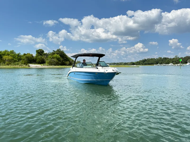Slide: The Image of Sea Ray SLX 280 Outboard 2027 - 7