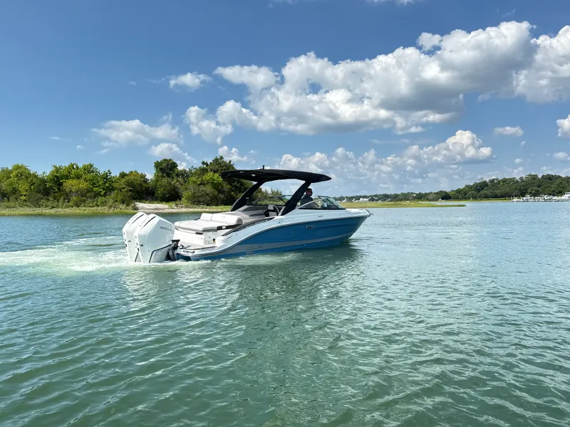 Slide: The Image of Sea Ray SLX 280 Outboard 2027 - 1