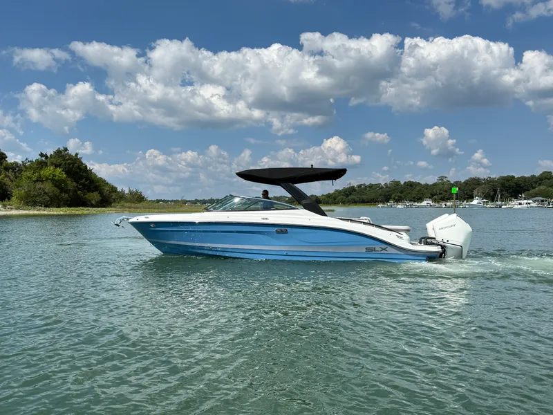 Slide: The Image of Sea Ray SLX 280 Outboard 2027 - 4