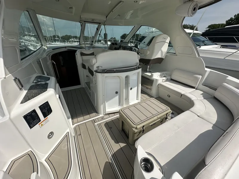 Slide: The Image of Cruisers 390 SPORTS COUPE 2008 - 15