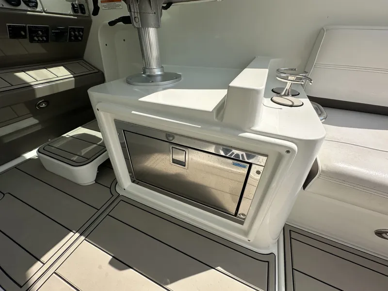 Slide: The Image of Cruisers 390 SPORTS COUPE 2008 - 18