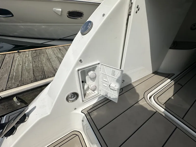 Slide: The Image of Cruisers 390 SPORTS COUPE 2008 - 10