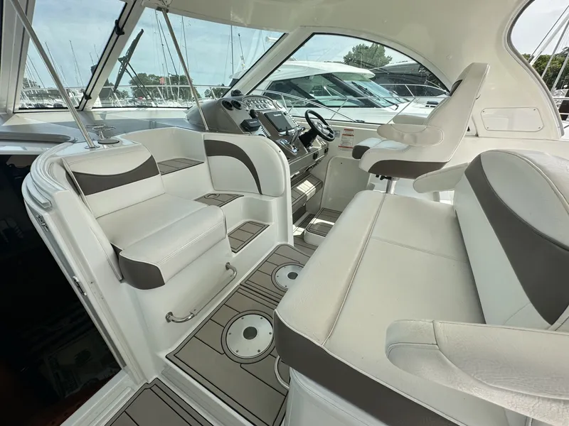 Slide: The Image of Cruisers 390 SPORTS COUPE 2008 - 17