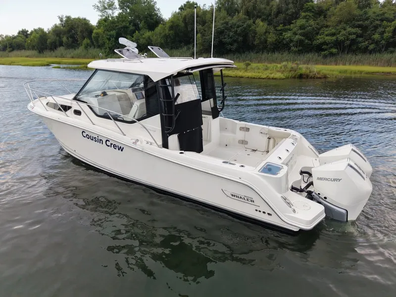 Slide: The Image of Boston Whaler 325 CONQUEST 2025 - 12