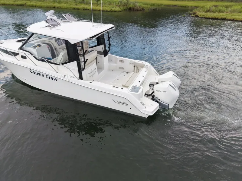 Slide: The Image of Boston Whaler 325 CONQUEST 2025 - 11