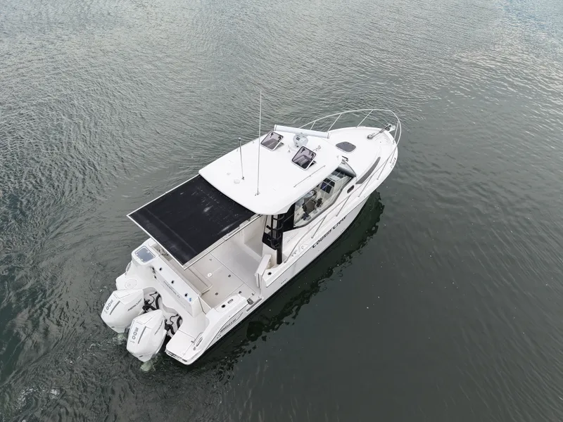 Slide: The Image of Boston Whaler 325 CONQUEST 2025 - 10