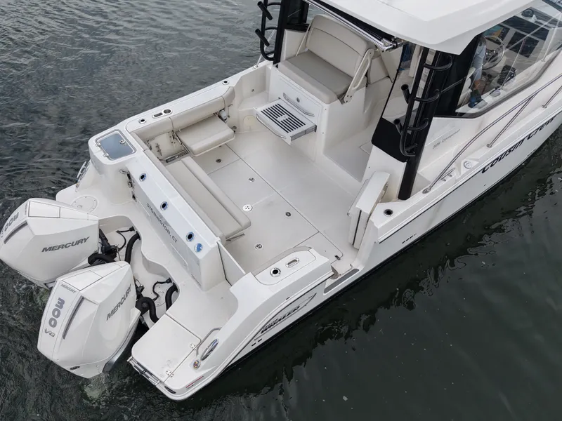 Slide: The Image of Boston Whaler 325 CONQUEST 2025 - 7